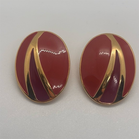 Trifari Jewelry - Vintage Trifari Clip-On Earrings Womens Oval Red Purple Enamel Signed‎